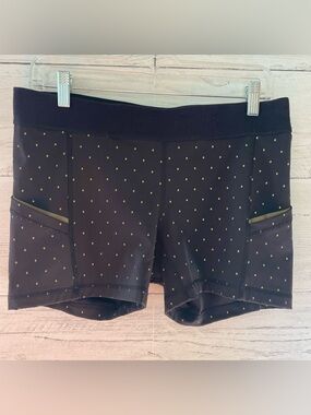 Lulu lemon Black Women's  Shorts with reflective Gold Dot Accents
Sz10